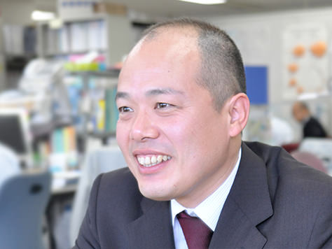 笑顔でインタビューに答える林 宏巳 氏の写真