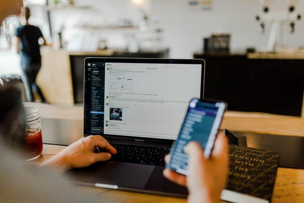 Emailを利用する認証